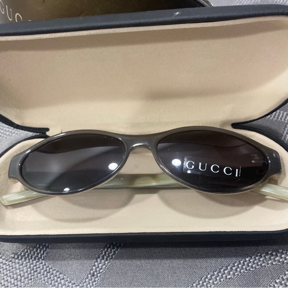 NWT Gucci  cat/ retro shaped women’s sunglasses